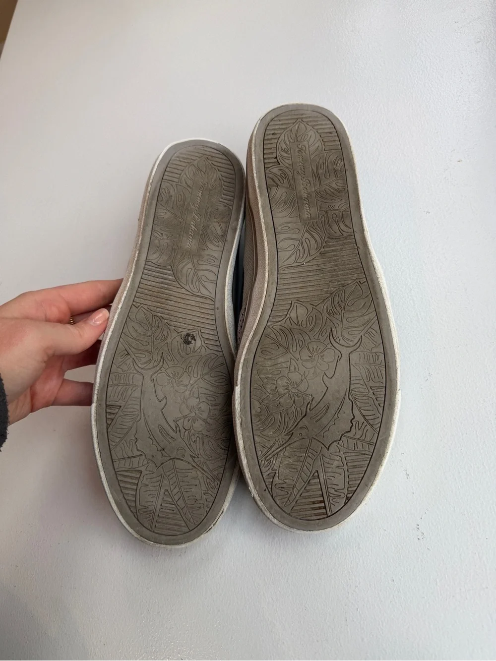 Tommy Bahama Exodus Gray Loafers Men’s Size 9